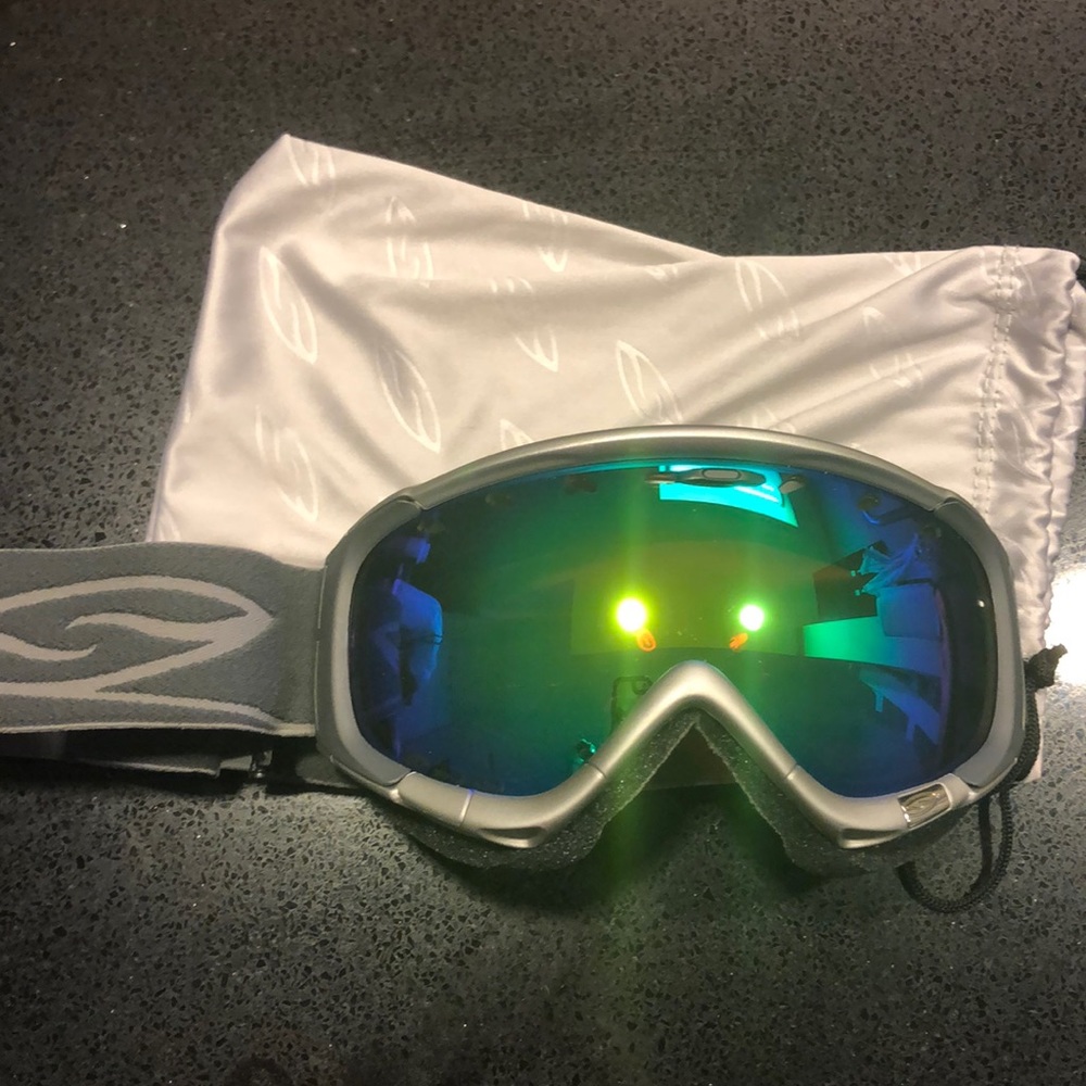 Women’s Smith goggles